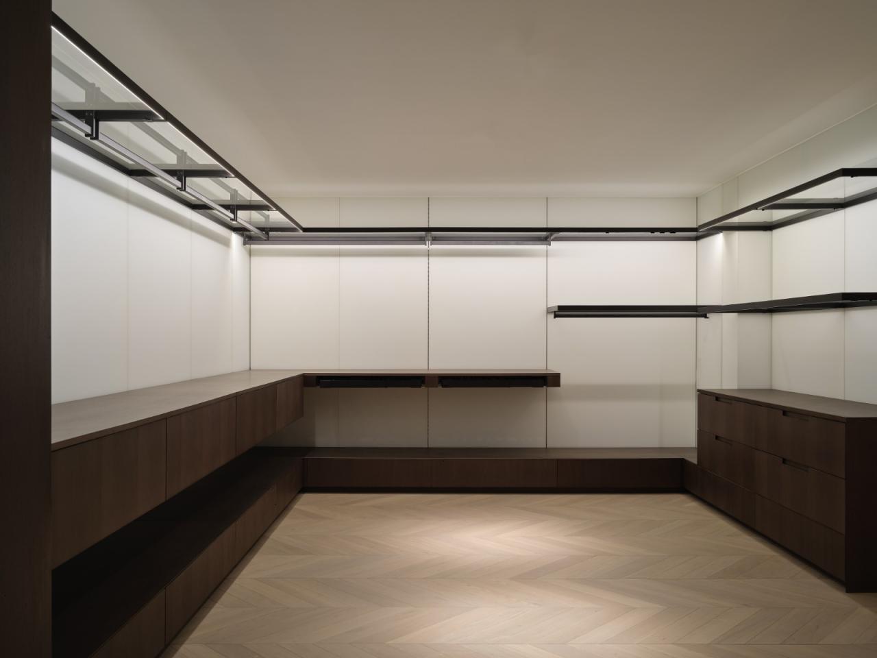 BIM建筑|梧桐树下的420平米复式公寓 :为年轻家庭巧妙创建”视线连通”挑高空间 / 八荒设计 BIM建筑|梧桐树下的420平米复式公寓 :为年轻家庭巧妙创建”视线连通”挑高空间 / 八荒设计