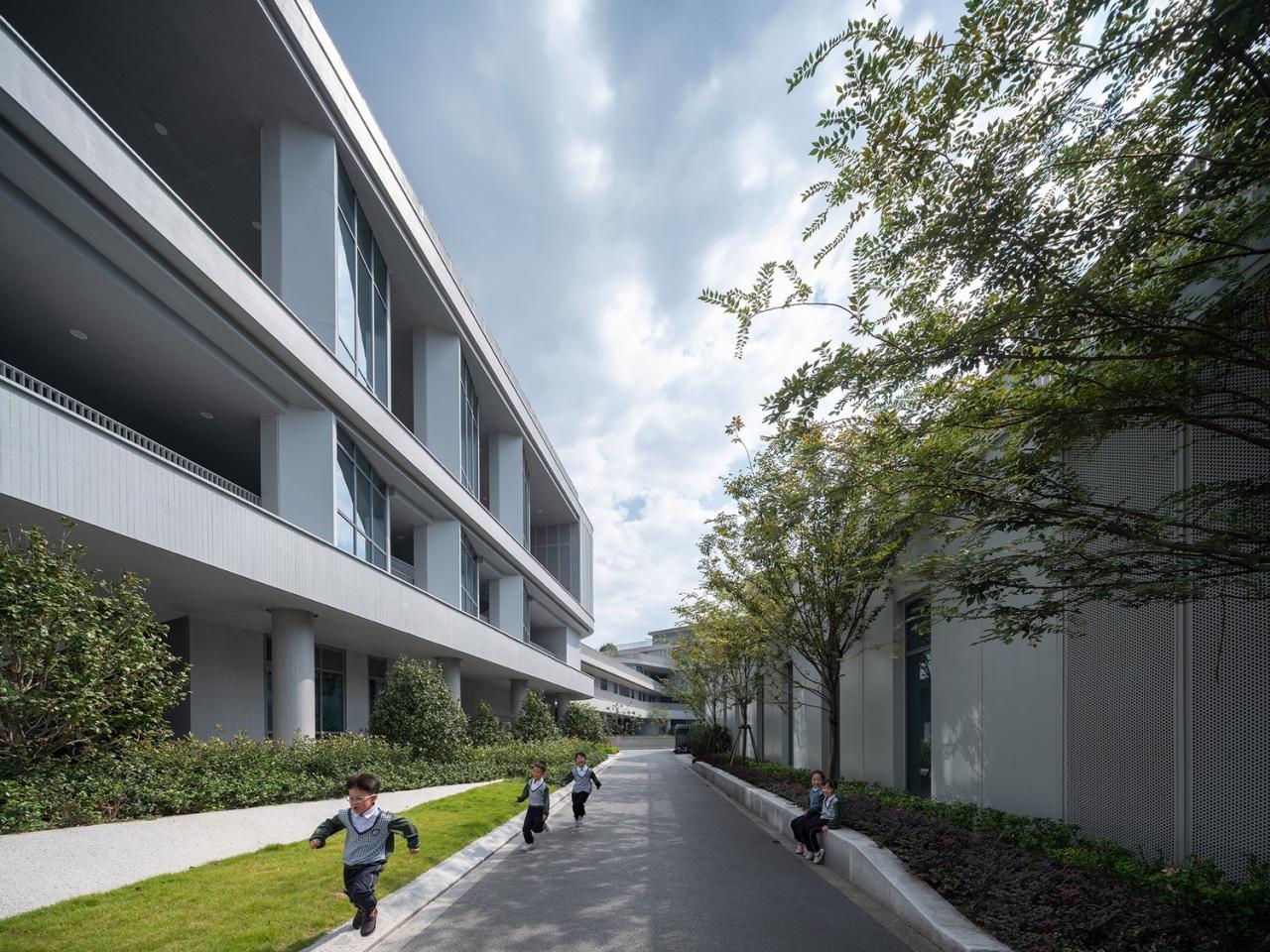 BIM建筑|对话童心,天性乐园:杭州江南实验学校教育集团江晖小学 / 浙江大学建筑设计研究院 BIM建筑|对话童心,天性乐园:杭州江南实验学校教育集团江晖小学 / 浙江大学建筑设计研究院