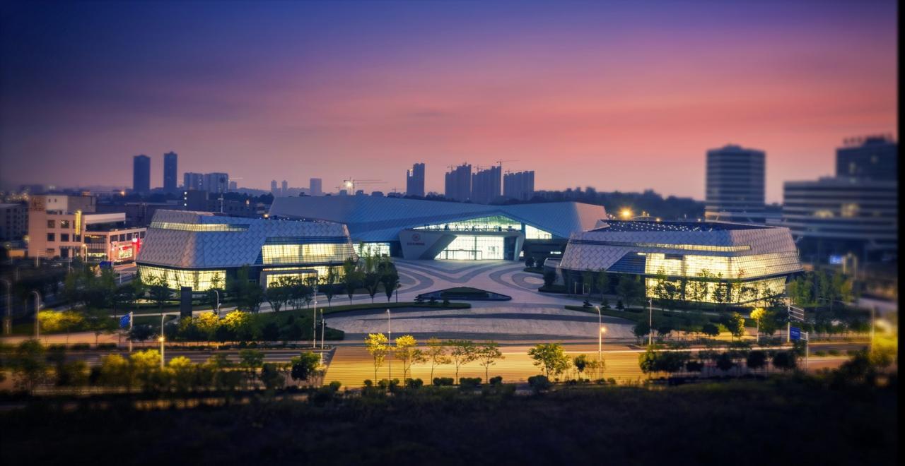 BIM建筑|自由 动感 科技:株洲汽博园交易中心一体化设计探讨 / 罗劲工作室 BIM建筑|自由 动感 科技:株洲汽博园交易中心一体化设计探讨 / 罗劲工作室