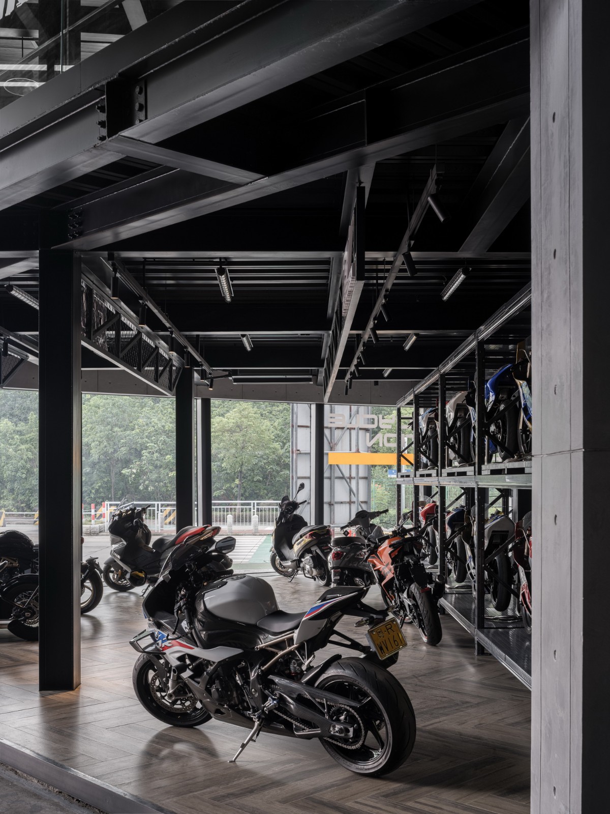 BIM建筑|机器与隐喻的诗学:顺德EW机车展厅 / SN-A超然建筑 BIM建筑|机器与隐喻的诗学:顺德EW机车展厅 / SN-A超然建筑