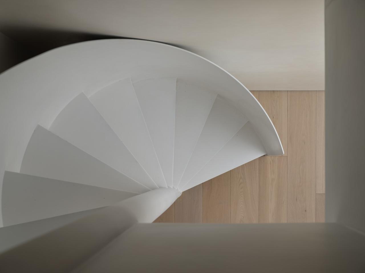 BIM建筑|梧桐树下的420平米复式公寓 :为年轻家庭巧妙创建”视线连通”挑高空间 / 八荒设计 BIM建筑|梧桐树下的420平米复式公寓 :为年轻家庭巧妙创建”视线连通”挑高空间 / 八荒设计