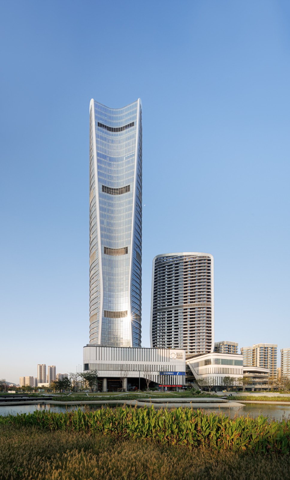 BIM建筑|金湾华发国际商务中心 / 10 Design BIM建筑|金湾华发国际商务中心 / 10 Design