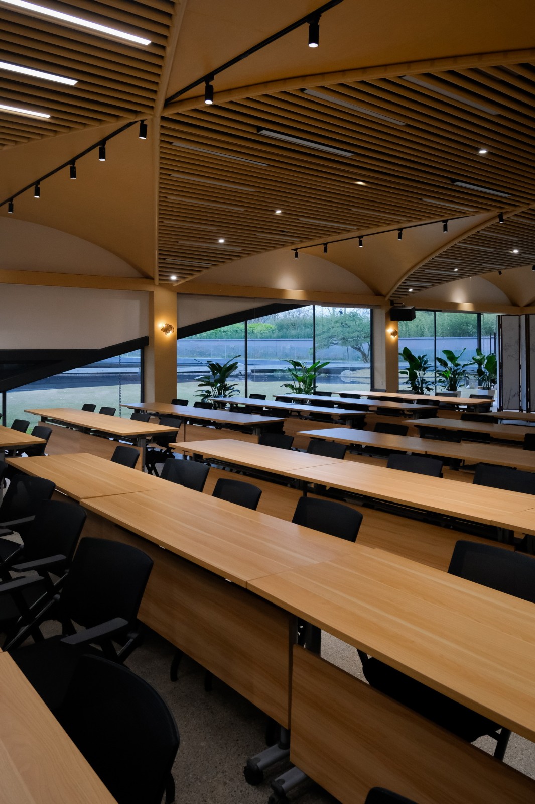 BIM建筑|竹文化的意象解读:崇州·竹艺村游客中心 / 小隐建筑 BIM建筑|竹文化的意象解读:崇州·竹艺村游客中心 / 小隐建筑