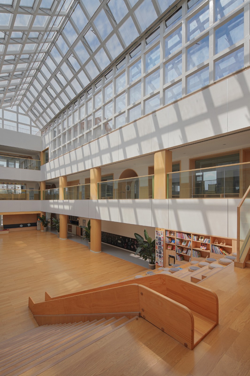 BIM建筑|山外富士无限幼儿园 / 迪卡建筑设计中心 BIM建筑|山外富士无限幼儿园 / 迪卡建筑设计中心