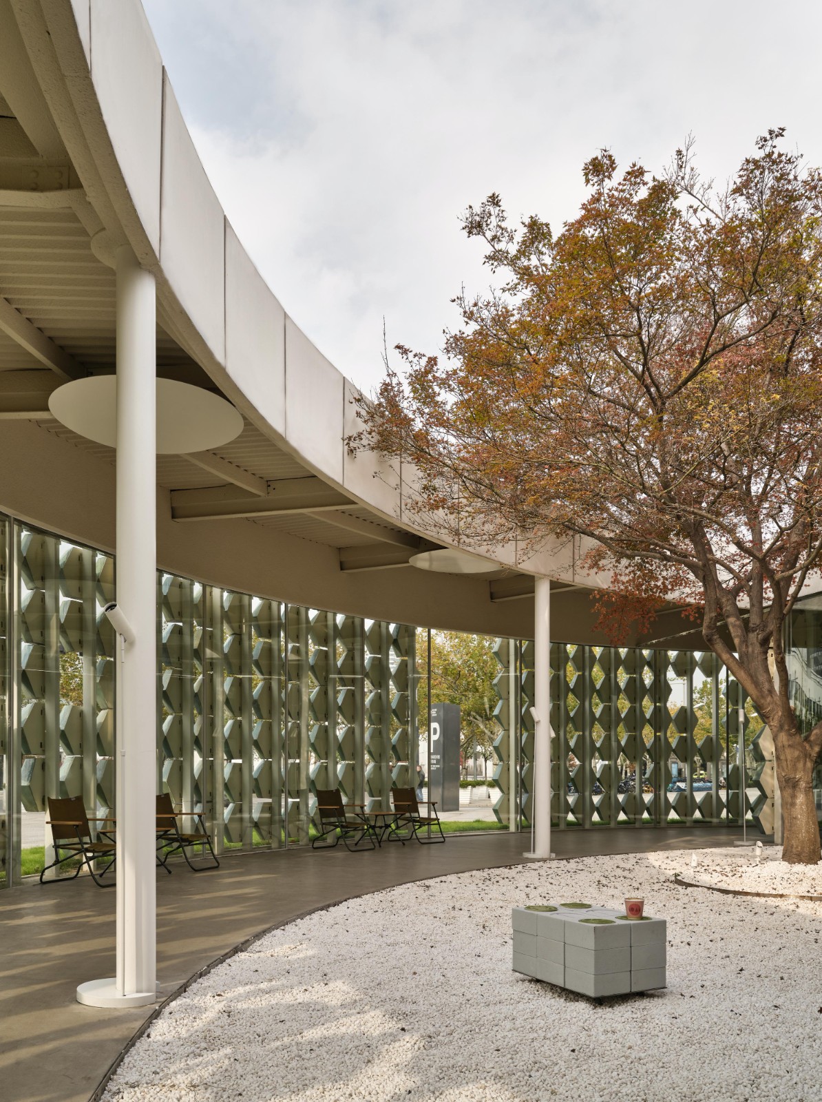 BIM建筑|青枫树下的LOAM瓷屋咖啡 / 八荒设计 BIM建筑|青枫树下的LOAM瓷屋咖啡 / 八荒设计