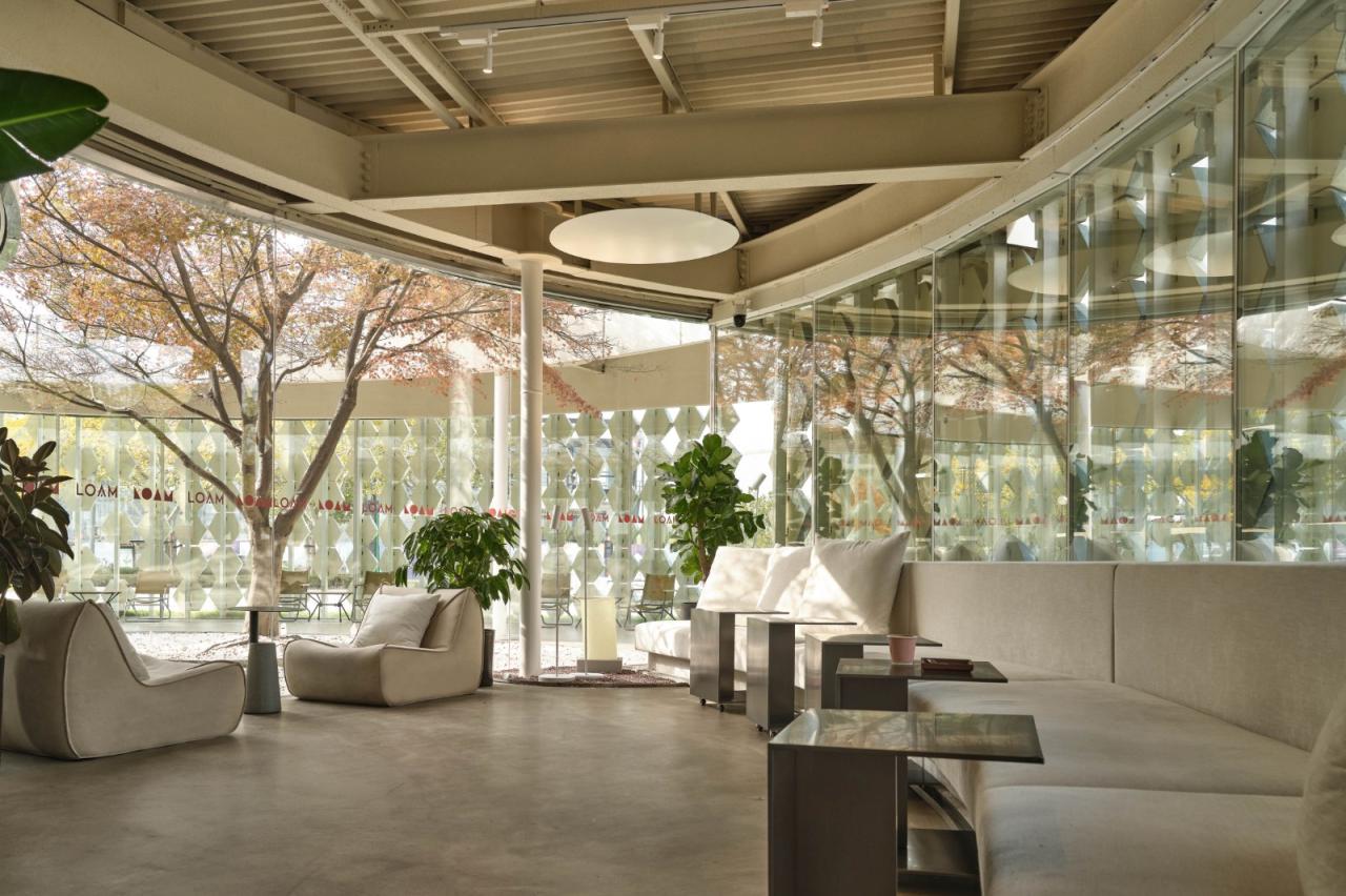 BIM建筑|青枫树下的LOAM瓷屋咖啡 / 八荒设计 BIM建筑|青枫树下的LOAM瓷屋咖啡 / 八荒设计