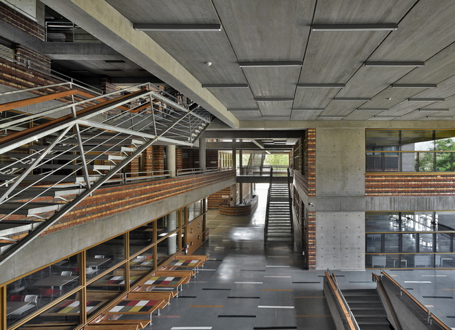 BIM建筑|艾哈迈达巴德大学中心 / Stephane Paumier Architects BIM建筑|艾哈迈达巴德大学中心 / Stephane Paumier Architects