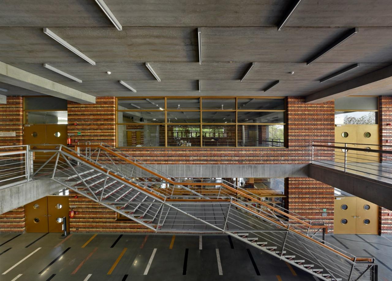 BIM建筑|艾哈迈达巴德大学中心 / Stephane Paumier Architects BIM建筑|艾哈迈达巴德大学中心 / Stephane Paumier Architects