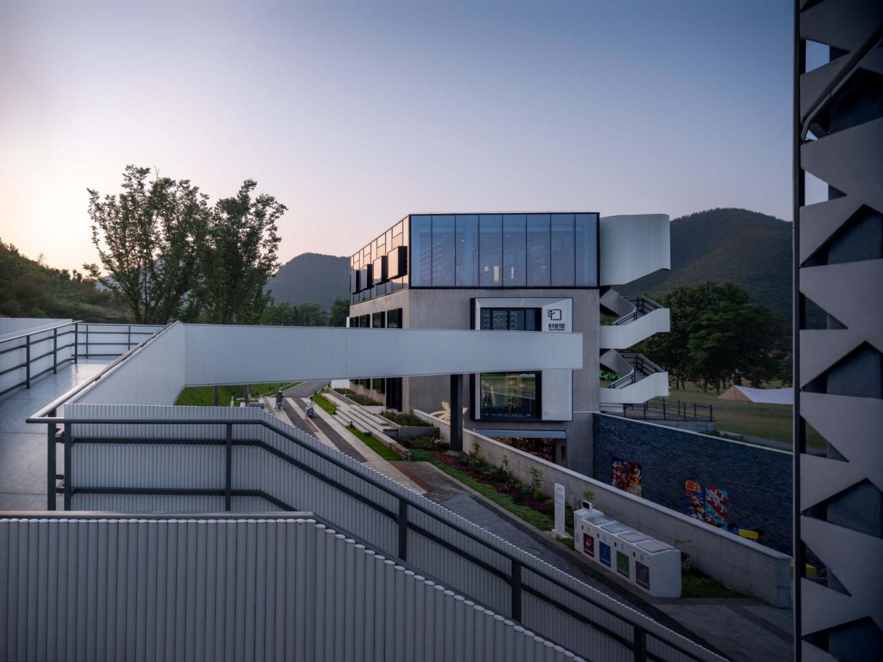 BIM建筑|余村印象青年图书馆 / 上海交通大学设计学院杜春宇团队 BIM建筑|余村印象青年图书馆 / 上海交通大学设计学院杜春宇团队