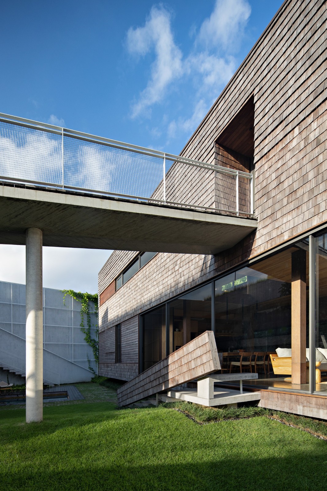 BIM建筑|跨廊桥相连,Tanatakah 别墅 / asimapra BIM建筑|跨廊桥相连,Tanatakah 别墅 / asimapra