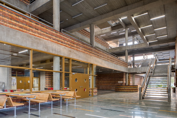 BIM建筑|艾哈迈达巴德大学中心 / Stephane Paumier Architects BIM建筑|艾哈迈达巴德大学中心 / Stephane Paumier Architects