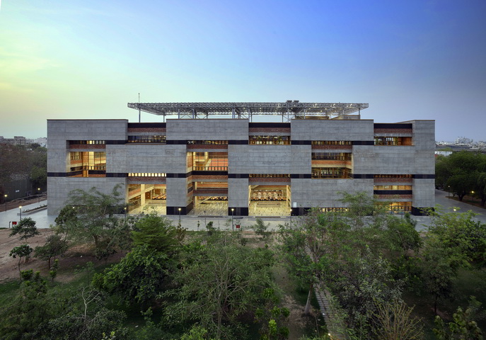 BIM建筑|艾哈迈达巴德大学中心 / Stephane Paumier Architects BIM建筑|艾哈迈达巴德大学中心 / Stephane Paumier Architects