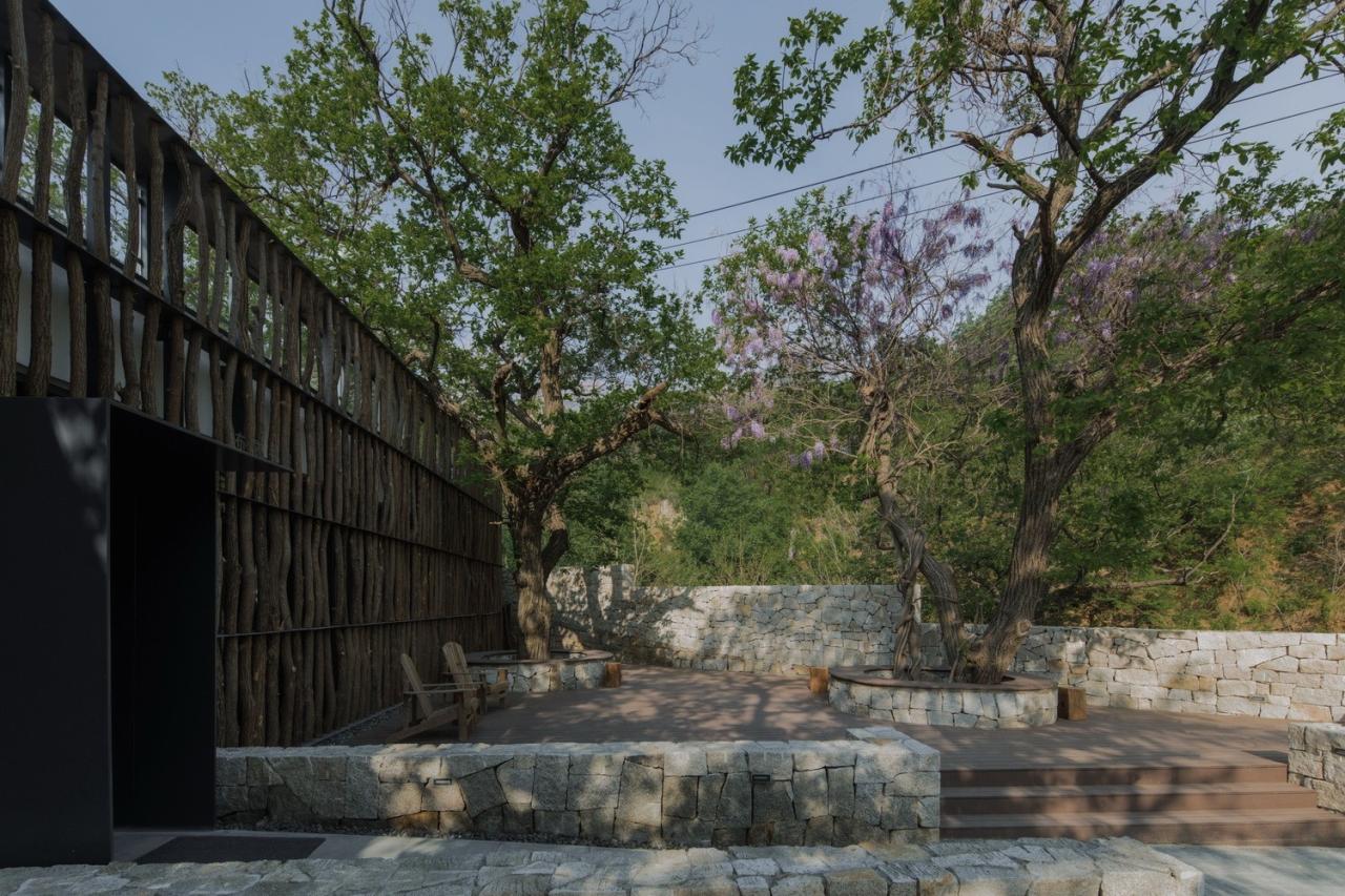 BIM建筑|沂蒙·书舍民宿:板栗树林下的自然再造与共生 / 灰空间建筑事务所 BIM建筑|沂蒙·书舍民宿:板栗树林下的自然再造与共生 / 灰空间建筑事务所