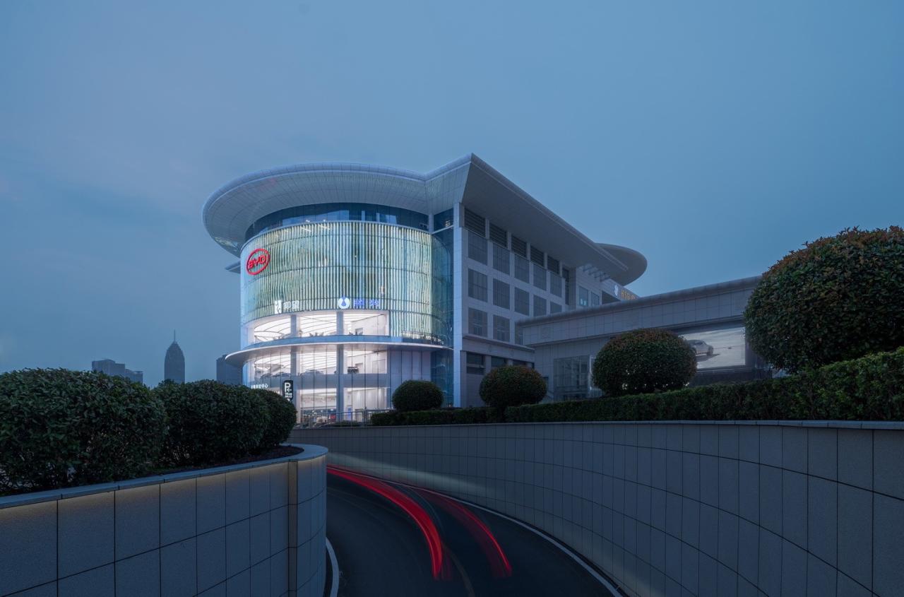 BIM建筑|启迪未来 江城地标:武汉比亚迪品牌体验中心 / 成执设计 BIM建筑|启迪未来 江城地标:武汉比亚迪品牌体验中心 / 成执设计