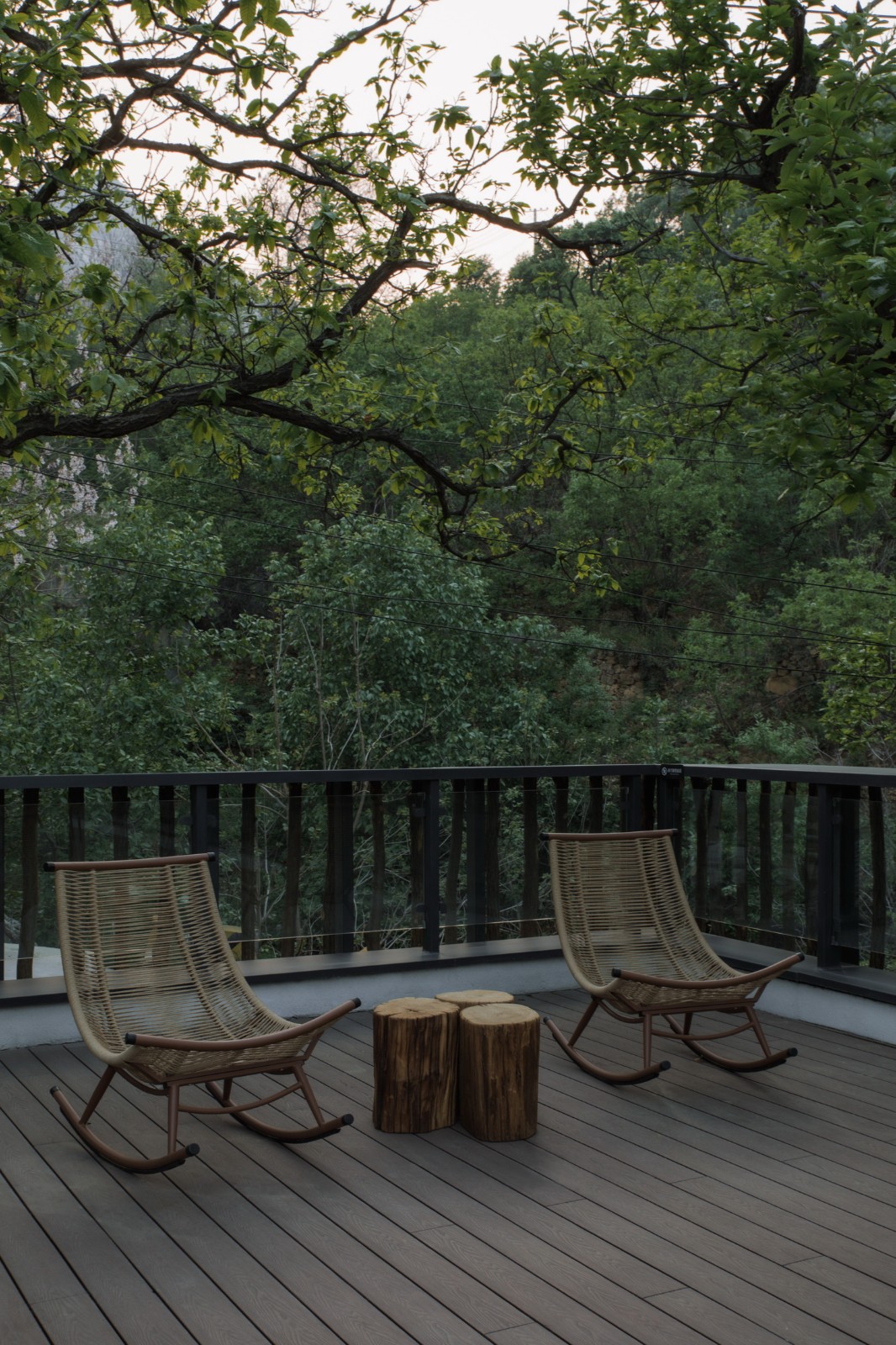 BIM建筑|沂蒙·书舍民宿:板栗树林下的自然再造与共生 / 灰空间建筑事务所 BIM建筑|沂蒙·书舍民宿:板栗树林下的自然再造与共生 / 灰空间建筑事务所