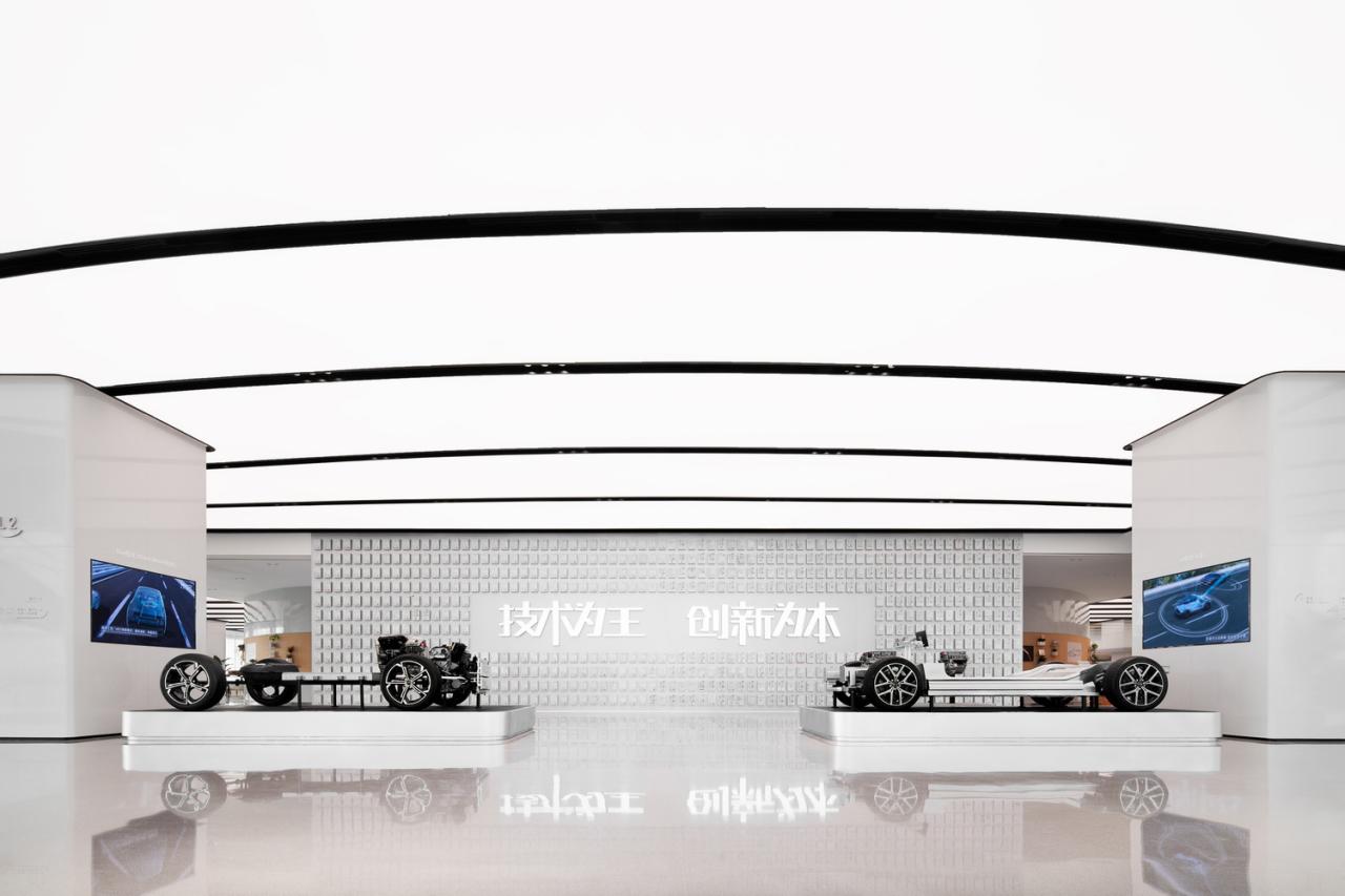 BIM建筑|启迪未来 江城地标:武汉比亚迪品牌体验中心 / 成执设计 BIM建筑|启迪未来 江城地标:武汉比亚迪品牌体验中心 / 成执设计