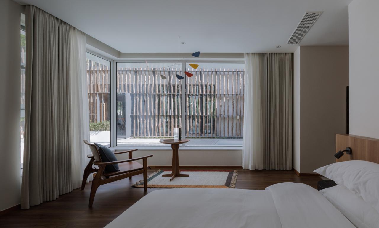 BIM建筑|沂蒙·书舍民宿:板栗树林下的自然再造与共生 / 灰空间建筑事务所 BIM建筑|沂蒙·书舍民宿:板栗树林下的自然再造与共生 / 灰空间建筑事务所