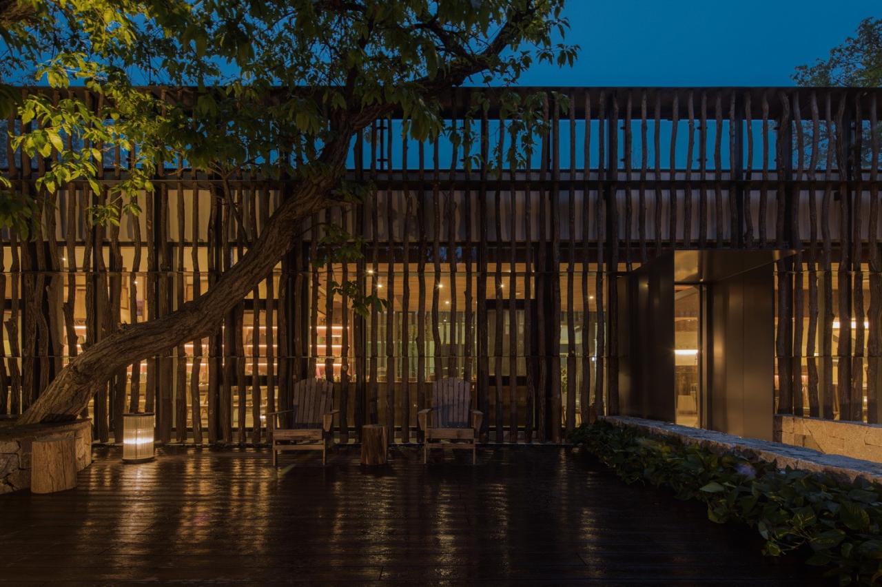 BIM建筑|沂蒙·书舍民宿:板栗树林下的自然再造与共生 / 灰空间建筑事务所 BIM建筑|沂蒙·书舍民宿:板栗树林下的自然再造与共生 / 灰空间建筑事务所