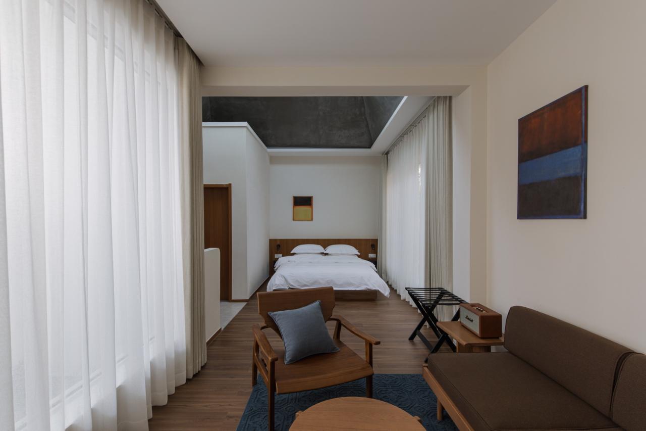 BIM建筑|沂蒙·书舍民宿:板栗树林下的自然再造与共生 / 灰空间建筑事务所 BIM建筑|沂蒙·书舍民宿:板栗树林下的自然再造与共生 / 灰空间建筑事务所