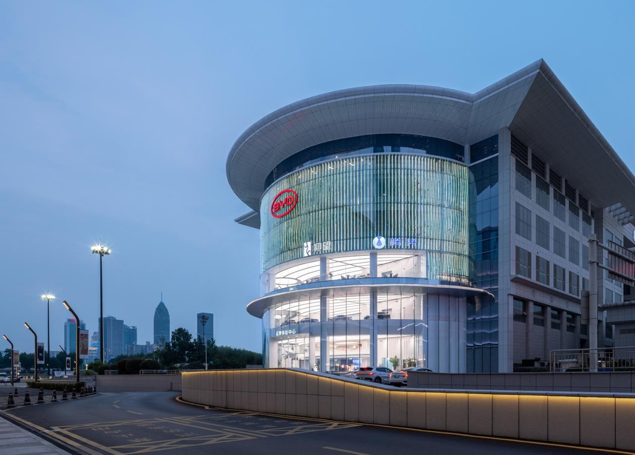 BIM建筑|启迪未来 江城地标:武汉比亚迪品牌体验中心 / 成执设计 BIM建筑|启迪未来 江城地标:武汉比亚迪品牌体验中心 / 成执设计