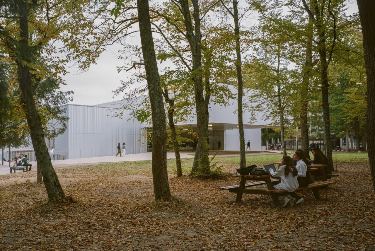 BIM建筑|Joliot-Curie 学校餐饮服务和学校生活中心 / Ateliers O-S architectes BIM建筑|Joliot-Curie 学校餐饮服务和学校生活中心 / Ateliers O-S architectes