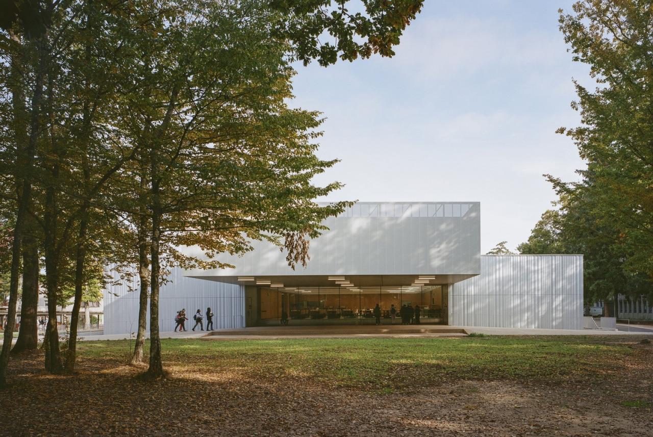 BIM建筑|Joliot-Curie 学校餐饮服务和学校生活中心 / Ateliers O-S architectes BIM建筑|Joliot-Curie 学校餐饮服务和学校生活中心 / Ateliers O-S architectes