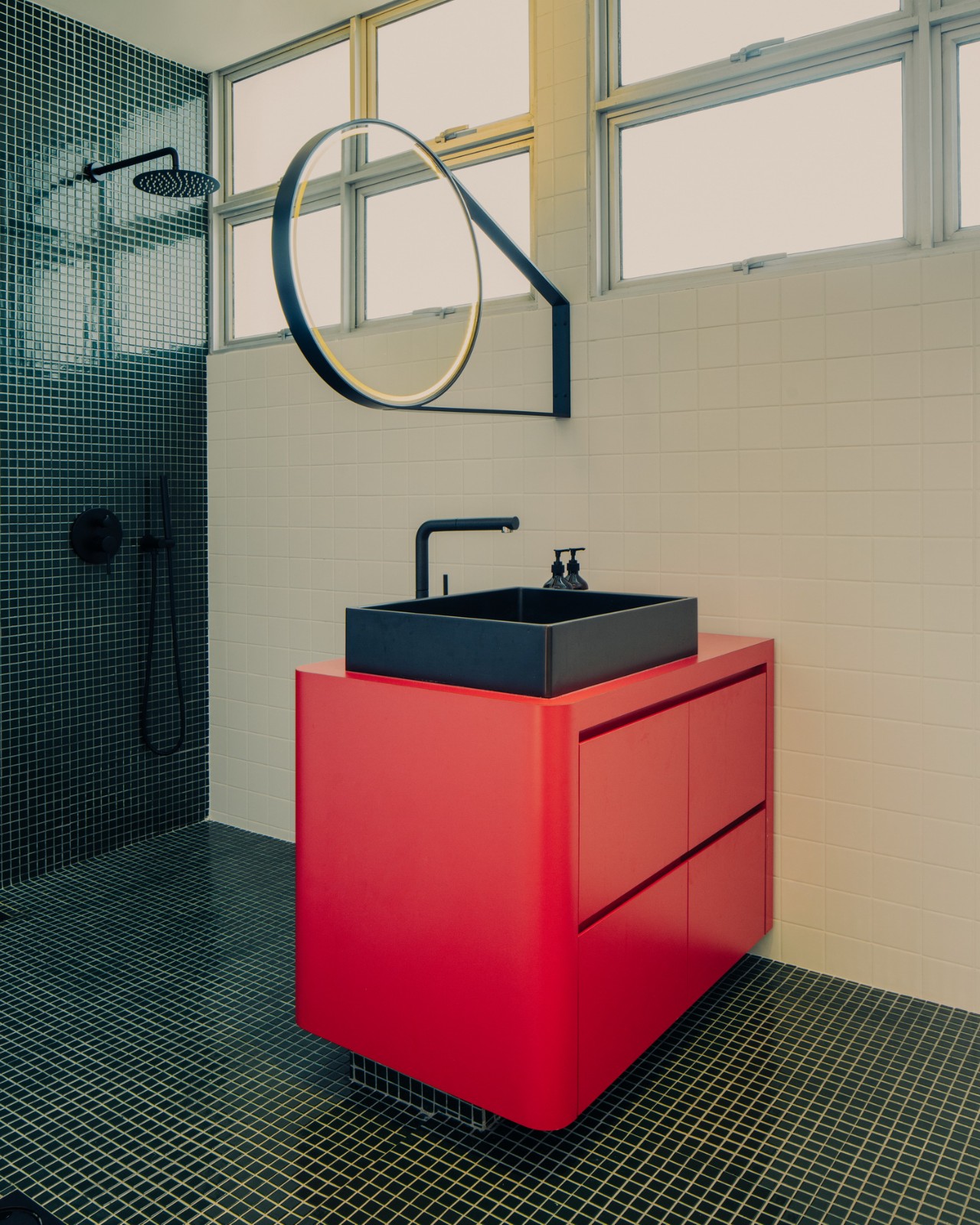 BIM建筑|灵动色彩之家:位于新加坡的粗野派公寓改造 / SPARK BIM建筑|灵动色彩之家:位于新加坡的粗野派公寓改造 / SPARK