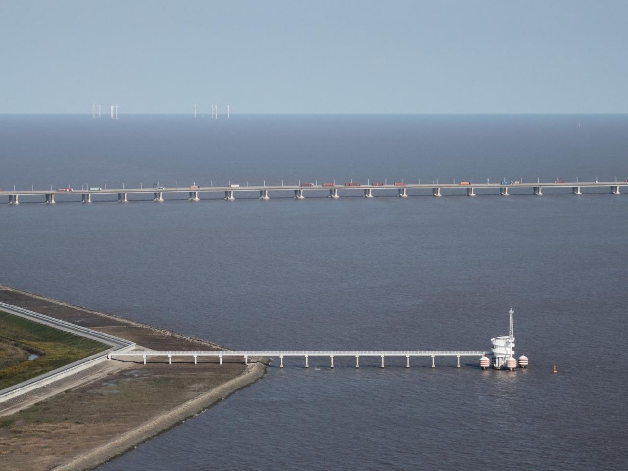 BIM建筑|扭转塔和螺旋站,上海海上的生态基础设施 / HCCH合尘建筑 BIM建筑|扭转塔和螺旋站,上海海上的生态基础设施 / HCCH合尘建筑
