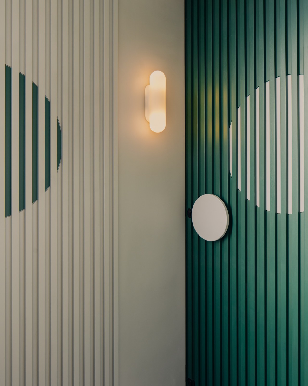 BIM建筑|灵动色彩之家:位于新加坡的粗野派公寓改造 / SPARK BIM建筑|灵动色彩之家:位于新加坡的粗野派公寓改造 / SPARK