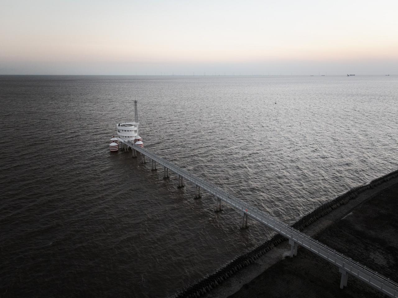 BIM建筑|扭转塔和螺旋站,上海海上的生态基础设施 / HCCH合尘建筑 BIM建筑|扭转塔和螺旋站,上海海上的生态基础设施 / HCCH合尘建筑