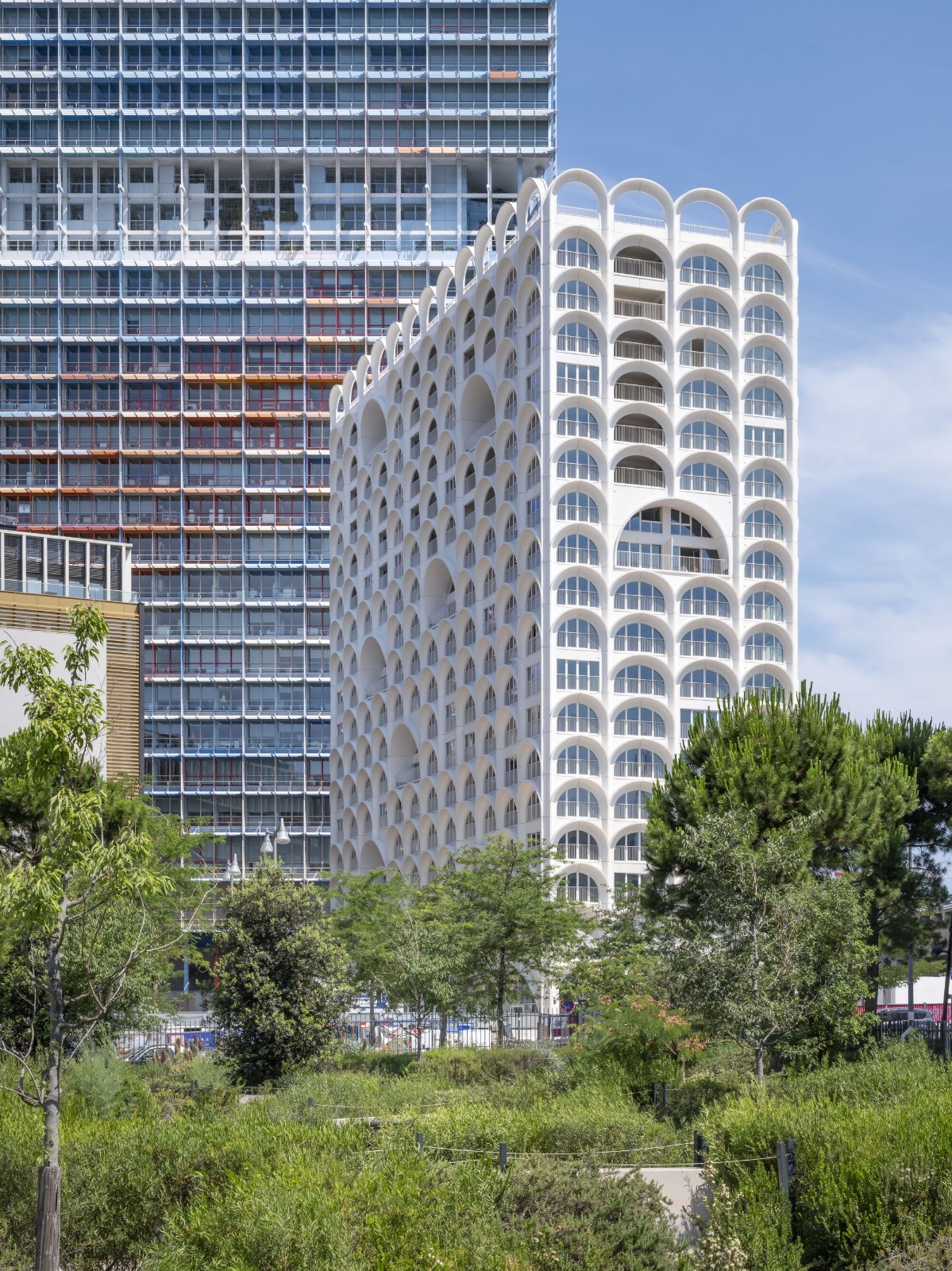 BIM建筑|414 个拱顶,‘蓝色之门’住宅 / PietriArchitectes BIM建筑|414 个拱顶,‘蓝色之门’住宅 / PietriArchitectes