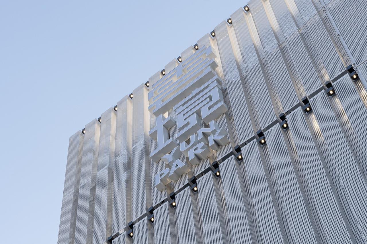 BIM建筑|漂浮盒子:云境未来产业园区 / 格筑设计 BIM建筑|漂浮盒子:云境未来产业园区 / 格筑设计