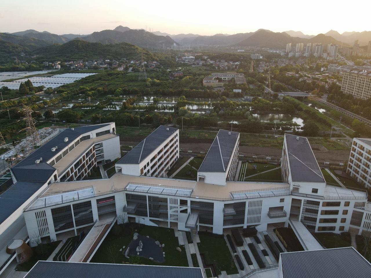 BIM建筑|杭州中泰中学建筑设计 / LZGC量子构城设计事务所+浙江建院建筑规划设计院 BIM建筑|杭州中泰中学建筑设计 / LZGC量子构城设计事务所+浙江建院建筑规划设计院