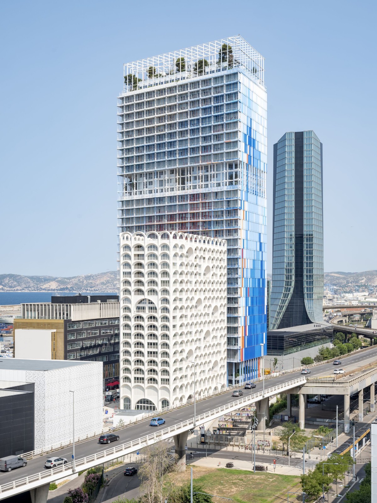 BIM建筑|414 个拱顶,‘蓝色之门’住宅 / PietriArchitectes BIM建筑|414 个拱顶,‘蓝色之门’住宅 / PietriArchitectes