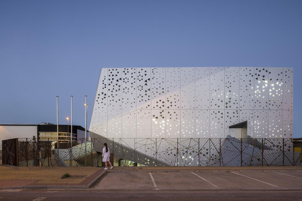 BIM建筑|微生物化学实验室 / PENELAS ARCHITECTS BIM建筑|微生物化学实验室 / PENELAS ARCHITECTS