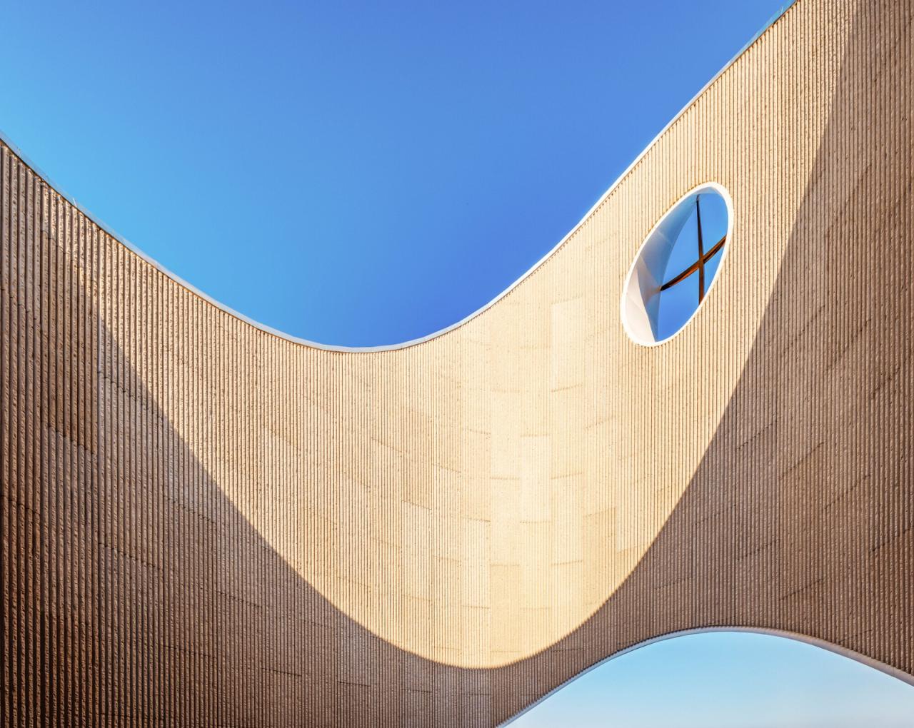 BIM建筑|巨龙山教堂 / INUCE • Dirk U. Moench BIM建筑|巨龙山教堂 / INUCE • Dirk U. Moench