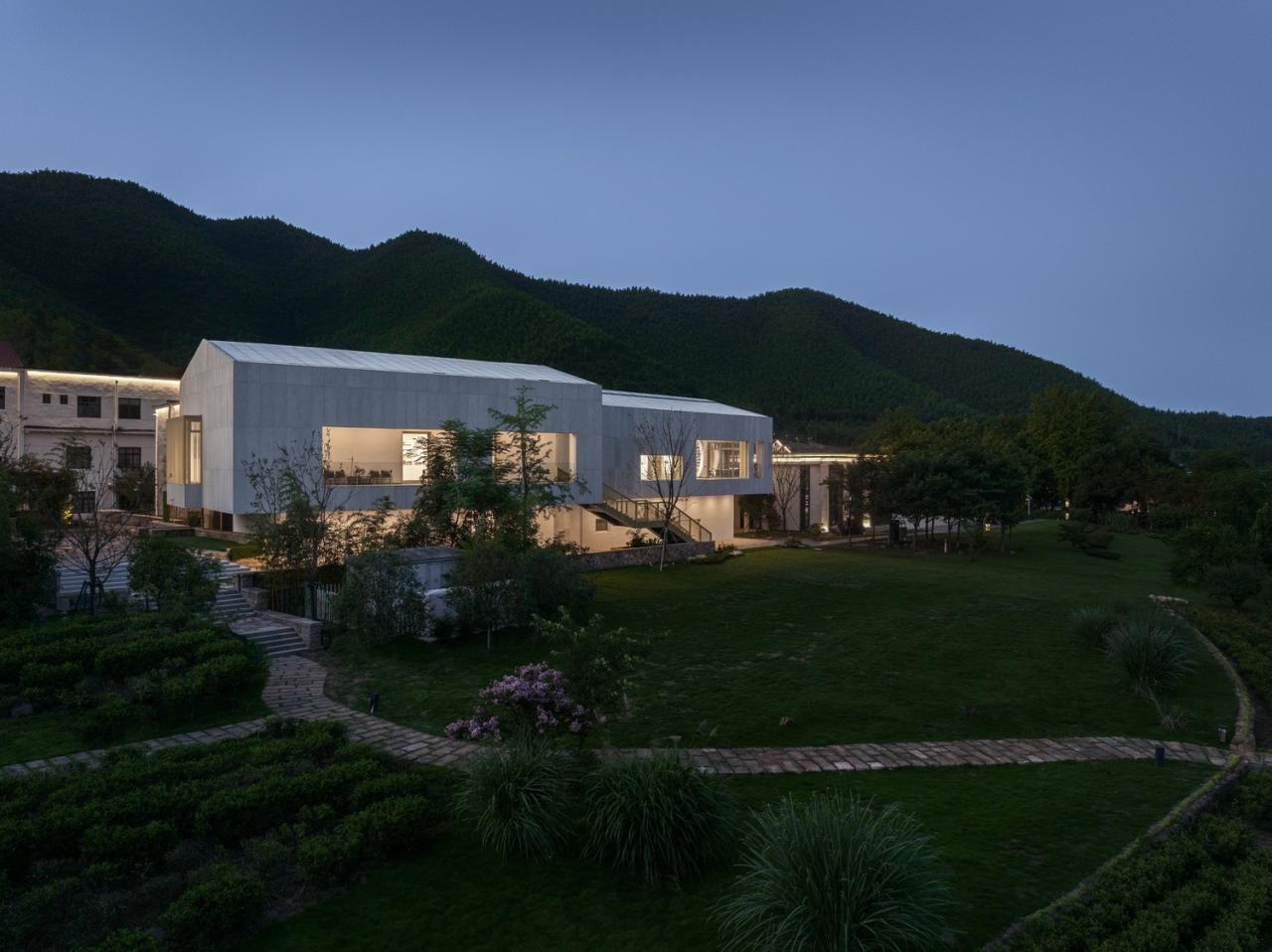 BIM建筑|基于空间叙事的乡村建筑改造实践探索 / 上海交通大学设计学院杜春宇团队 BIM建筑|基于空间叙事的乡村建筑改造实践探索 / 上海交通大学设计学院杜春宇团队