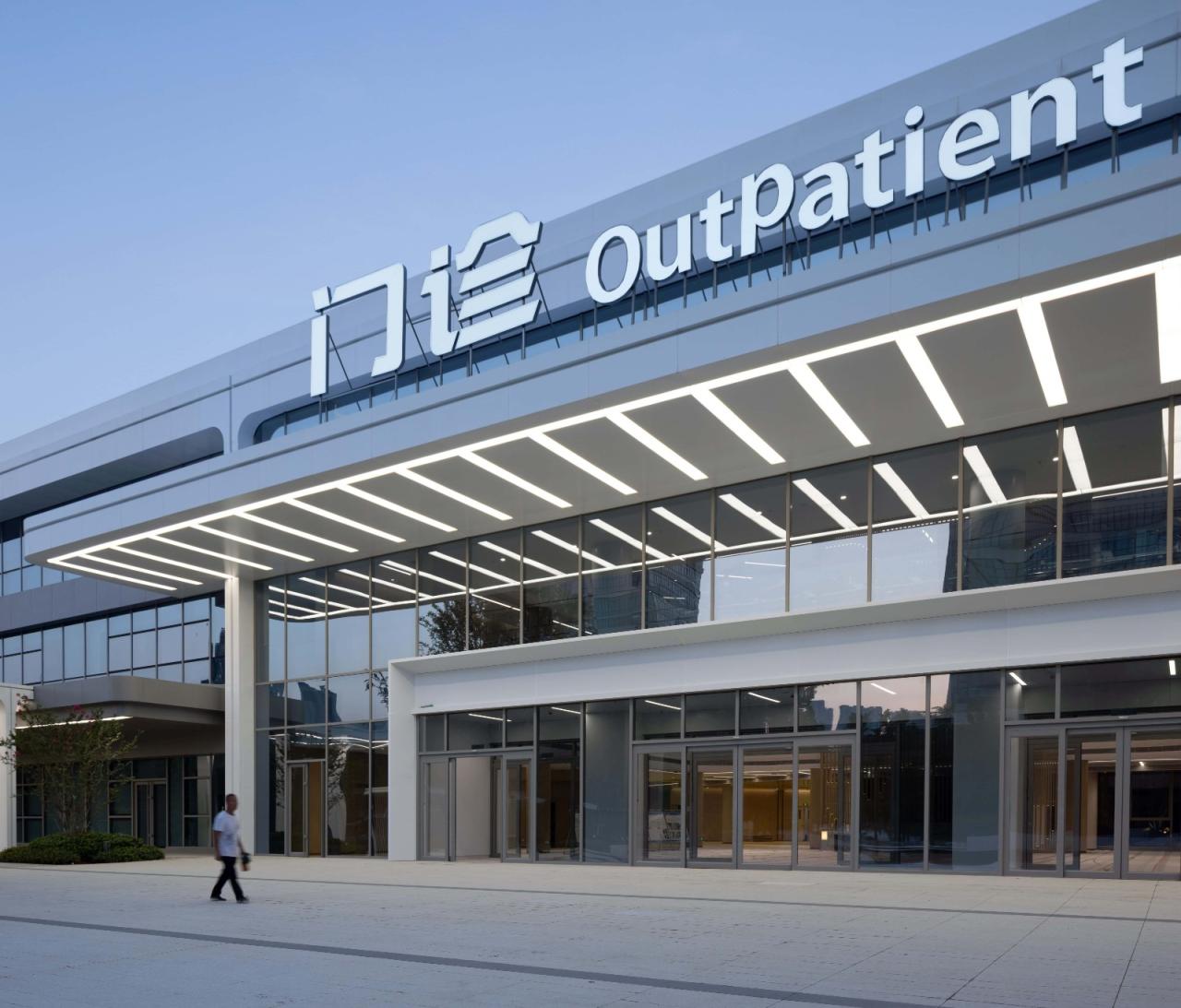 BIM建筑|去医院化:一座温暖的白色城堡-安康市高新医院 / UUA建筑师事务所 BIM建筑|去医院化:一座温暖的白色城堡-安康市高新医院 / UUA建筑师事务所