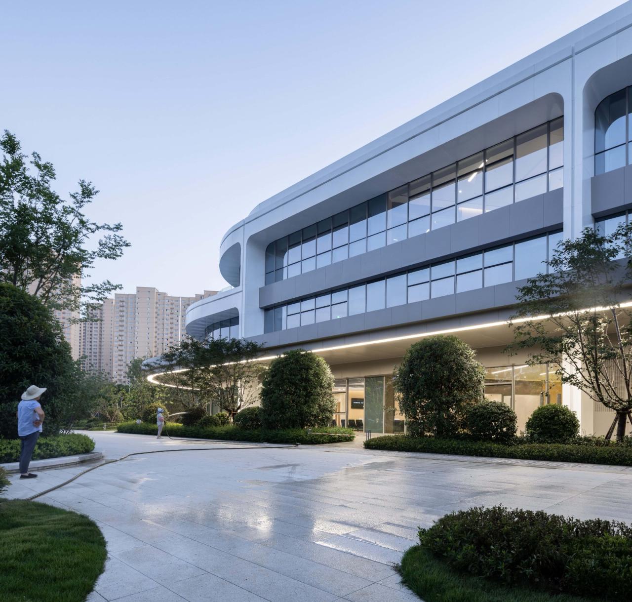 BIM建筑|去医院化:一座温暖的白色城堡-安康市高新医院 / UUA建筑师事务所 BIM建筑|去医院化:一座温暖的白色城堡-安康市高新医院 / UUA建筑师事务所