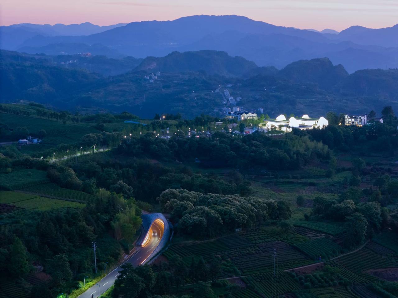 BIM建筑|上天入地:下岩贝穿云编木隧&腾云气象环 / 朱培栋-line+建筑事务所 BIM建筑|上天入地:下岩贝穿云编木隧&腾云气象环 / 朱培栋-line+建筑事务所