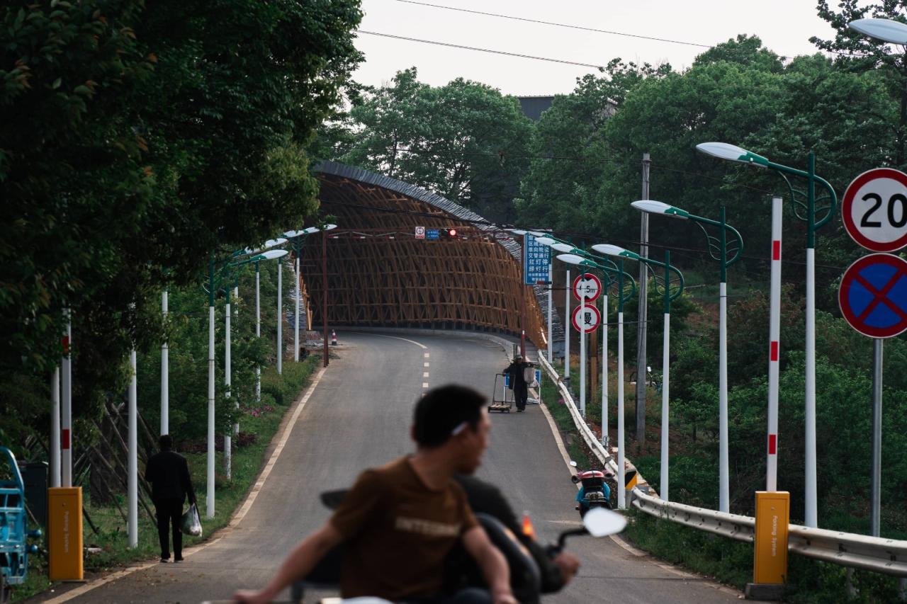 BIM建筑|上天入地:下岩贝穿云编木隧&腾云气象环 / 朱培栋-line+建筑事务所 BIM建筑|上天入地:下岩贝穿云编木隧&腾云气象环 / 朱培栋-line+建筑事务所