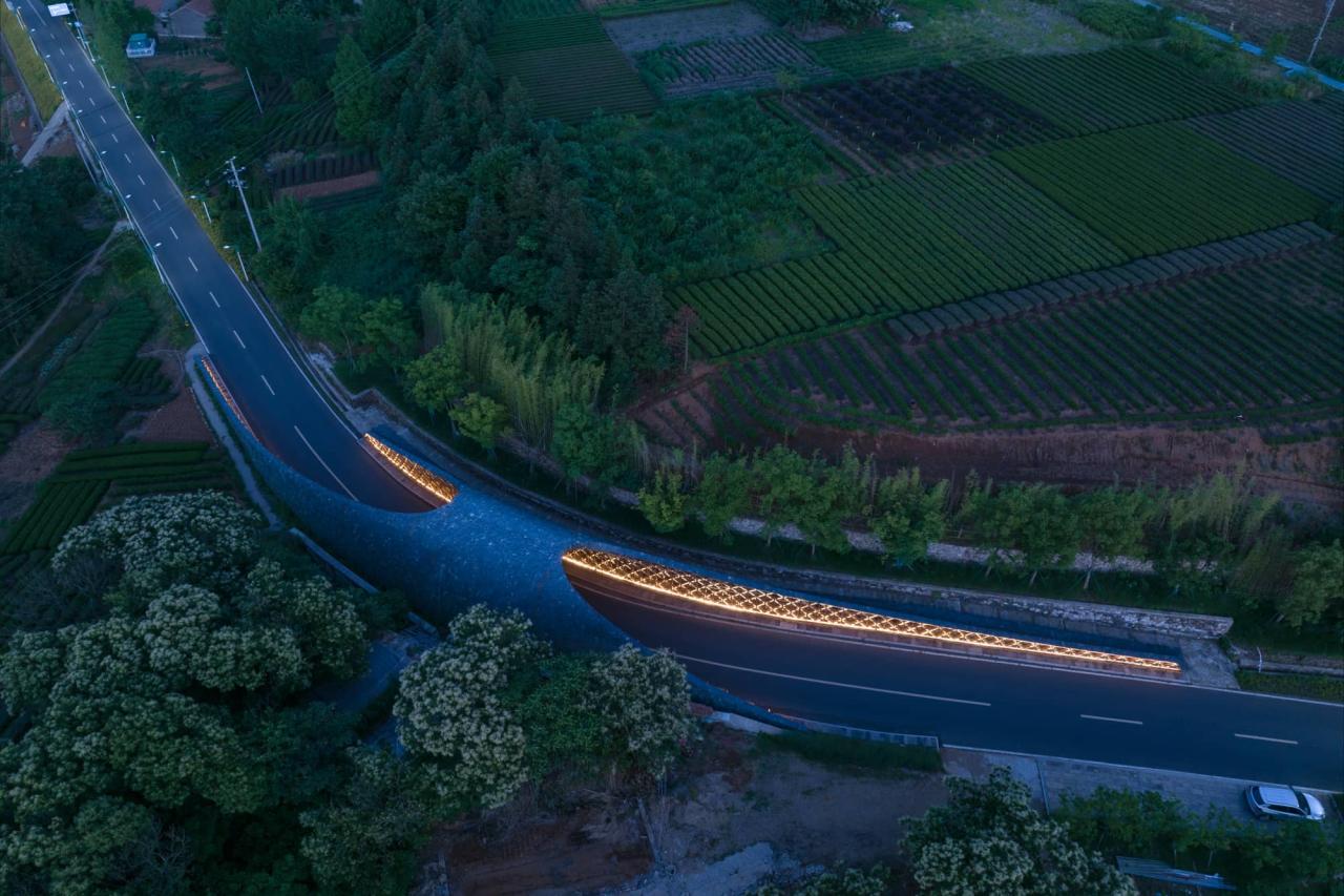 BIM建筑|上天入地:下岩贝穿云编木隧&腾云气象环 / 朱培栋-line+建筑事务所 BIM建筑|上天入地:下岩贝穿云编木隧&腾云气象环 / 朱培栋-line+建筑事务所