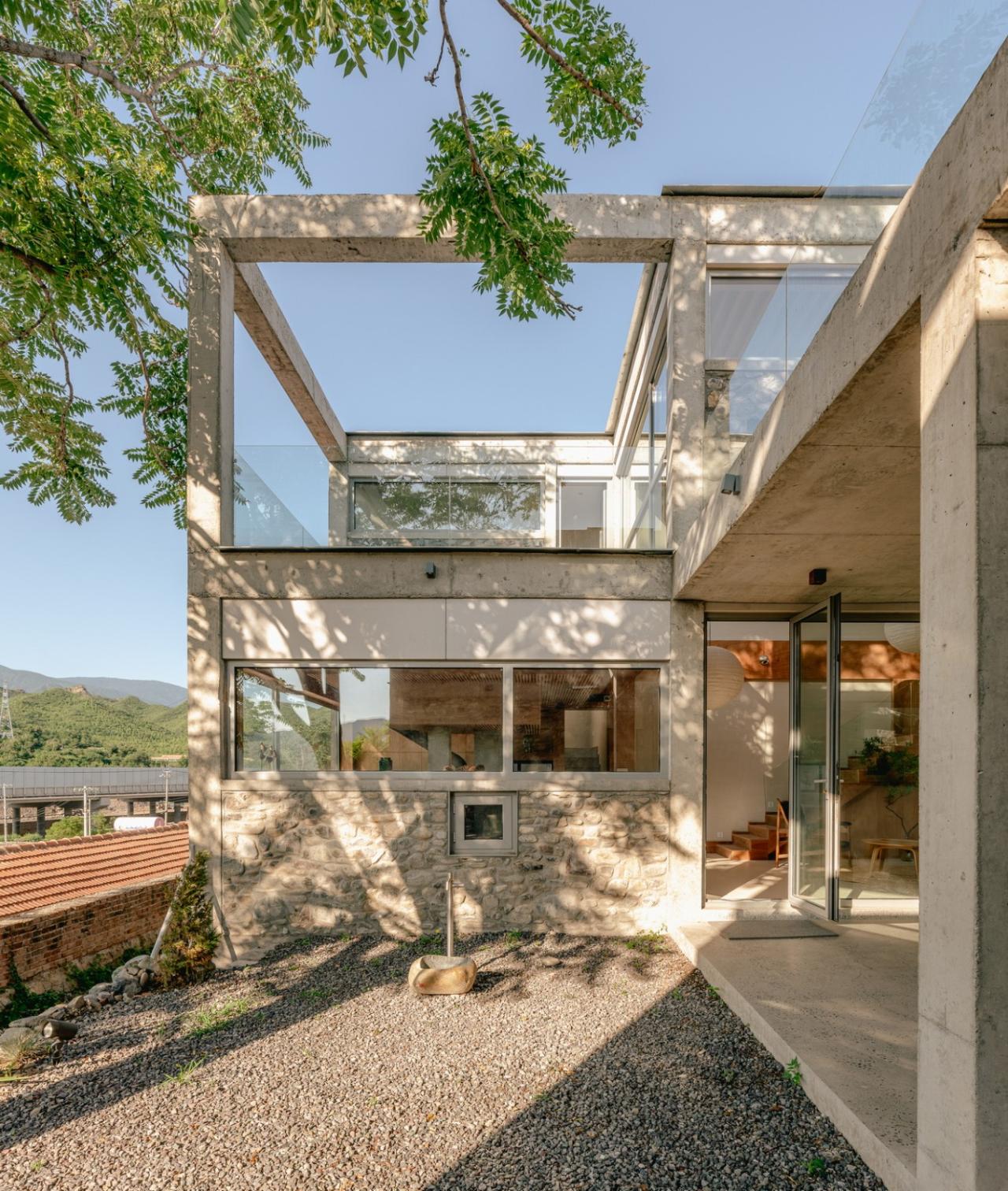 BIM建筑|废土乐园、虚张声势与巨大火锅 / 察社办公室 BIM建筑|废土乐园、虚张声势与巨大火锅 / 察社办公室