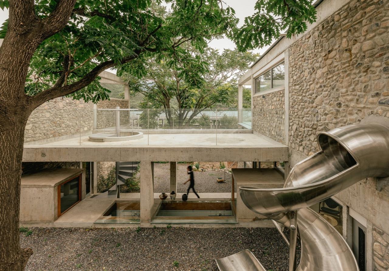 BIM建筑|废土乐园、虚张声势与巨大火锅 / 察社办公室 BIM建筑|废土乐园、虚张声势与巨大火锅 / 察社办公室