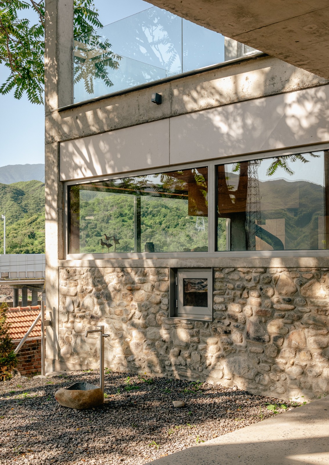 BIM建筑|废土乐园、虚张声势与巨大火锅 / 察社办公室 BIM建筑|废土乐园、虚张声势与巨大火锅 / 察社办公室