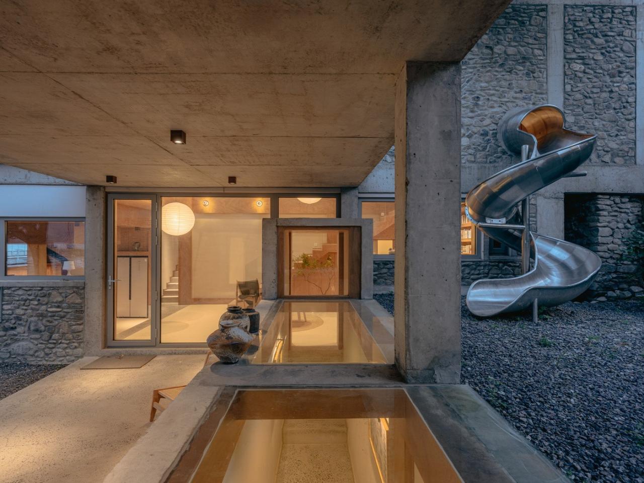 BIM建筑|废土乐园、虚张声势与巨大火锅 / 察社办公室 BIM建筑|废土乐园、虚张声势与巨大火锅 / 察社办公室