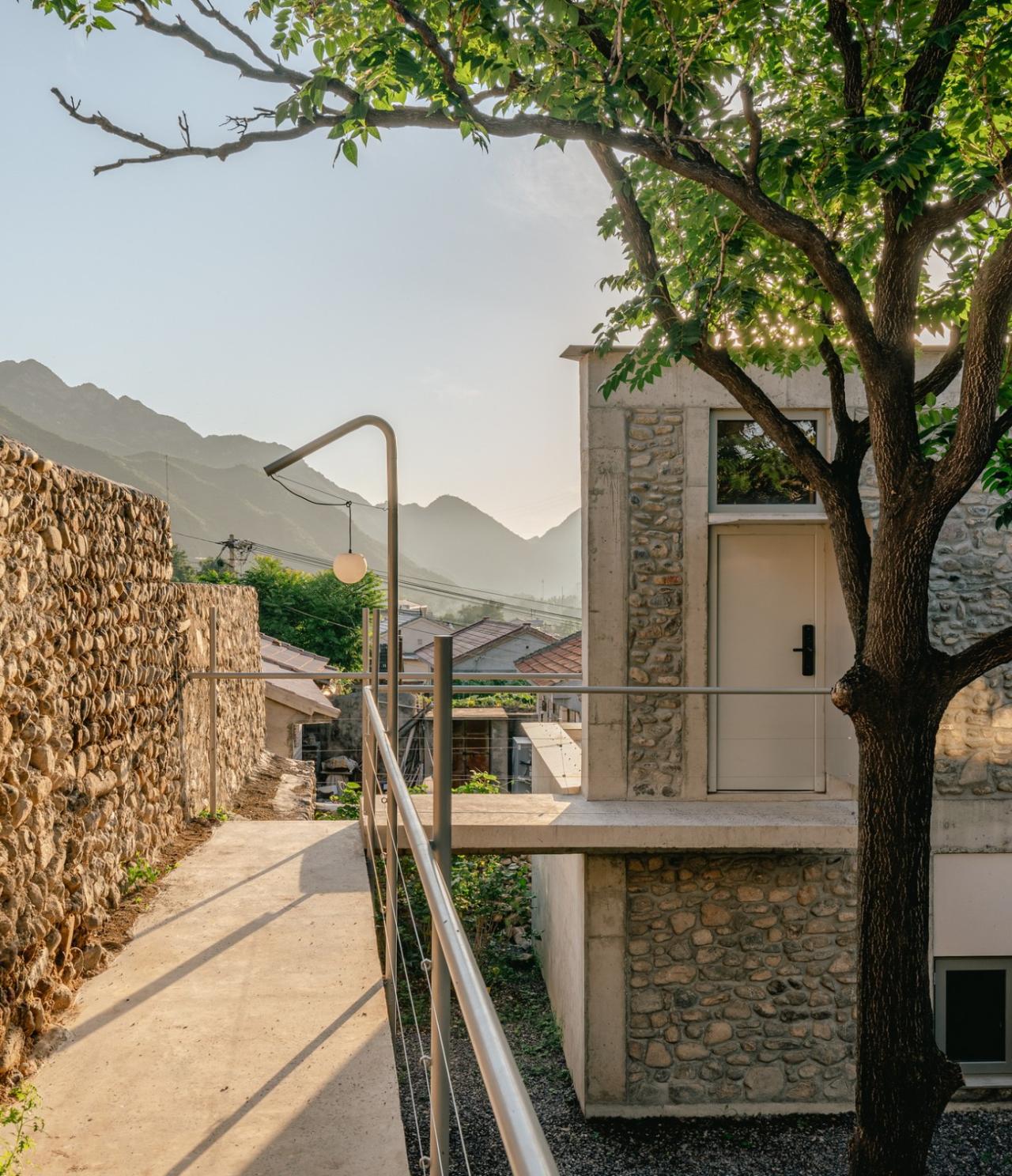 BIM建筑|废土乐园、虚张声势与巨大火锅 / 察社办公室 BIM建筑|废土乐园、虚张声势与巨大火锅 / 察社办公室