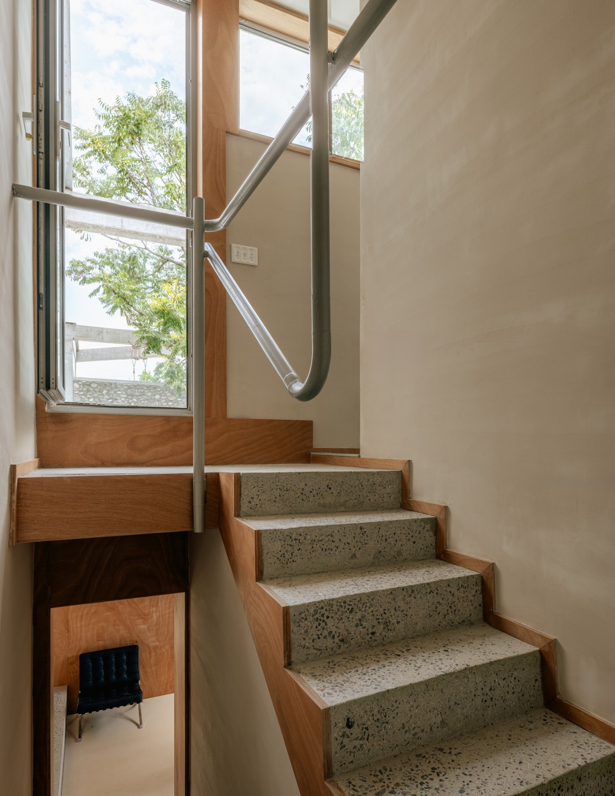 BIM建筑|废土乐园、虚张声势与巨大火锅 / 察社办公室 BIM建筑|废土乐园、虚张声势与巨大火锅 / 察社办公室