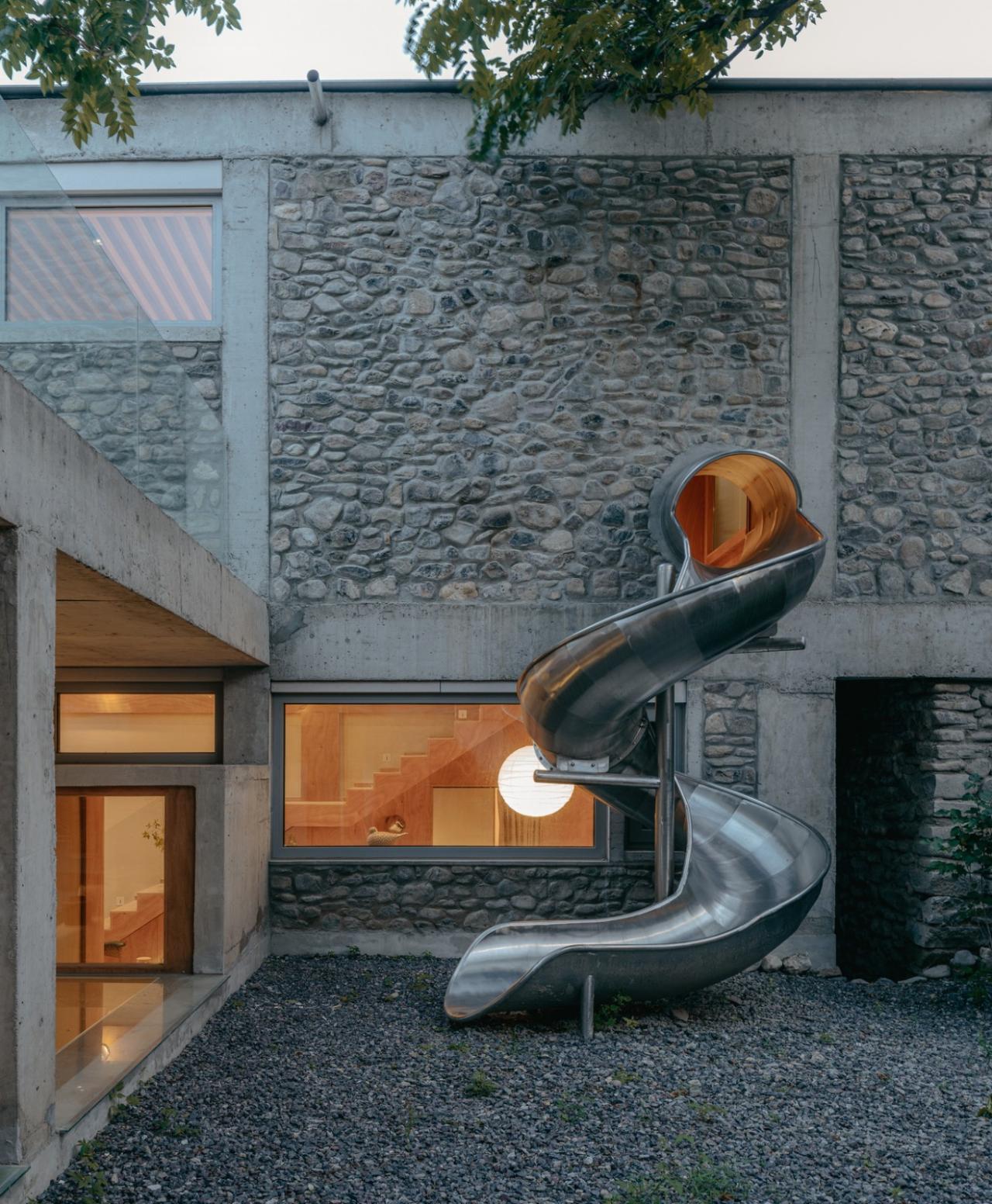 BIM建筑|废土乐园、虚张声势与巨大火锅 / 察社办公室 BIM建筑|废土乐园、虚张声势与巨大火锅 / 察社办公室