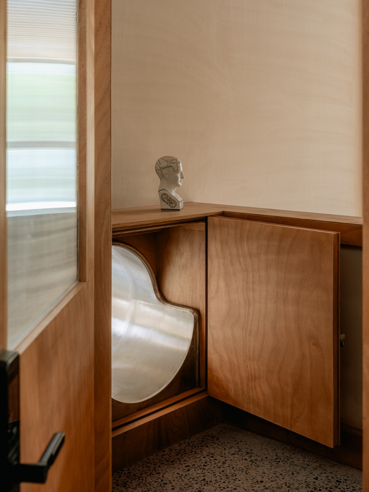 BIM建筑|废土乐园、虚张声势与巨大火锅 / 察社办公室 BIM建筑|废土乐园、虚张声势与巨大火锅 / 察社办公室